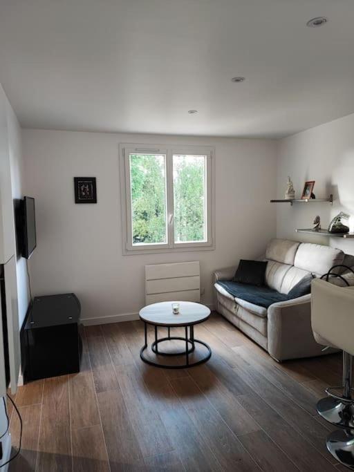 Charmant Appartement 2 Pieces Proche Disneyland Villeneuve-Saint-Denis Bagian luar foto