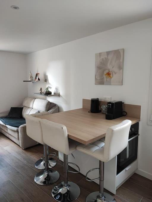 Charmant Appartement 2 Pieces Proche Disneyland Villeneuve-Saint-Denis Bagian luar foto